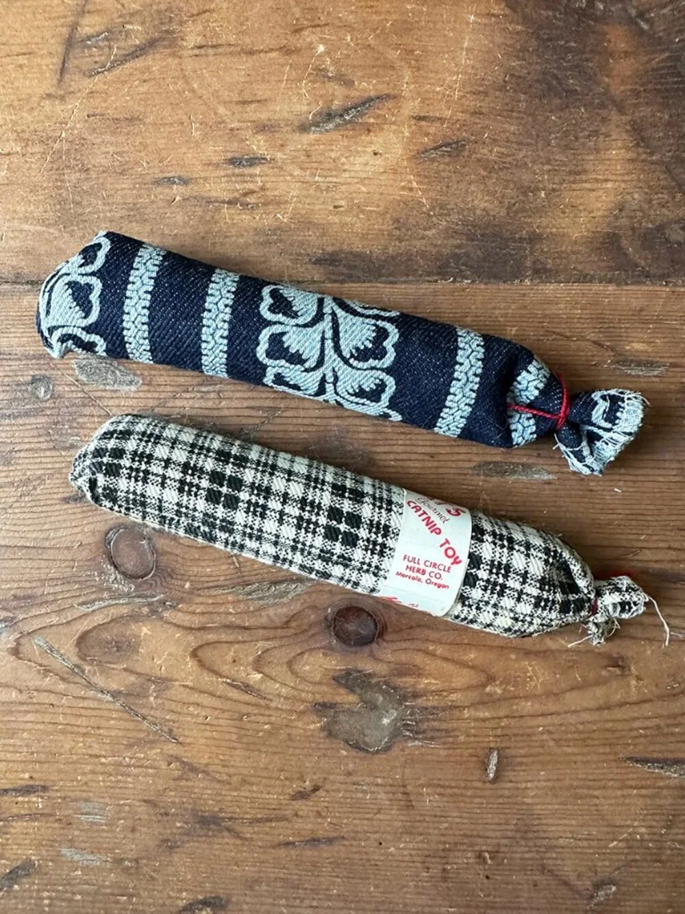 Set of 2 Catnip “Cigars” in Pretty Patterns NEW